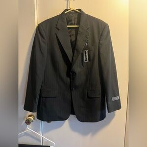 men's David Taylor suit.
Gray pinstripe 
New with tags. Jacket 42, pants 34–32